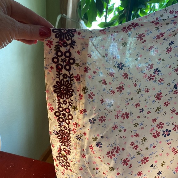 Arizona light weight coverup with embroidered embellishments size M/L - Picture 4 of 7